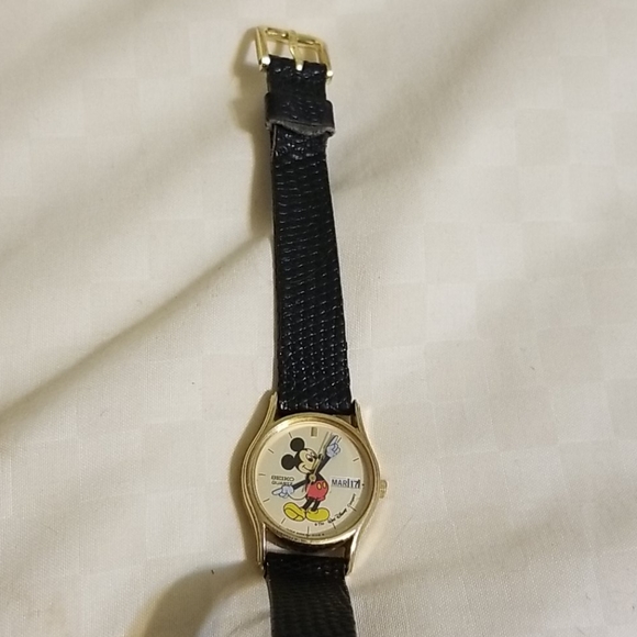 Vintage Seiko Mickey Mouse watch with day/date - Picture 2 of 5